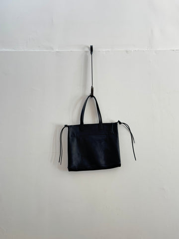 Air Tote black aniline